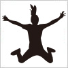 両手を広げてジャンプをする女性のシルエットイラスト