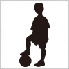 ボールの上に足をのせる男の子のシルエット・影絵素材