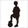 ボールの上に足を置く男の子のシルエット・影絵素材