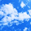 雲が浮かぶ青い空