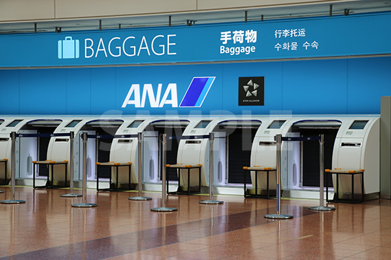 羽田空港のANAの自動手荷物預け機