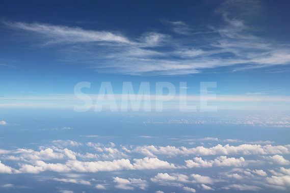 旅客機から見る空と雲
