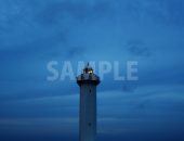 日の入前の少し不気味な東平安名岬の灯台