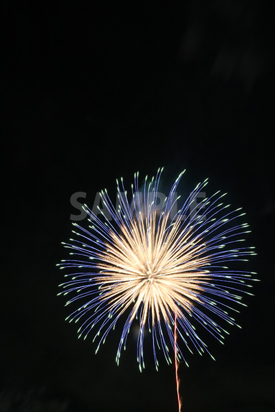 緑・青・白の花火