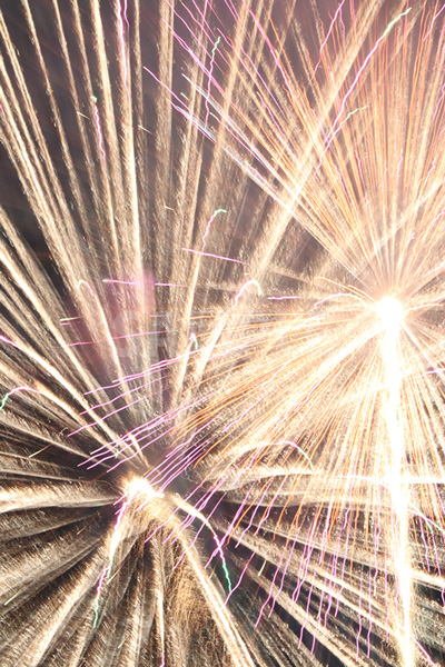 炸裂・爆発する光(花火)