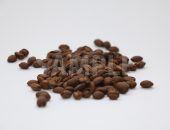 コーヒー豆が積まれた写真（横）