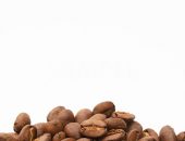 積まれたコーヒー豆の写真（縦）