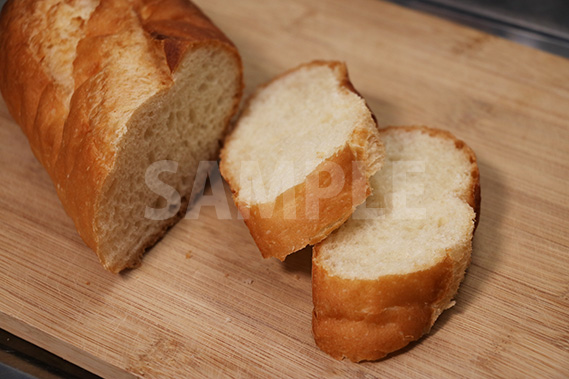 カットされたフランスパンの写真・フォト