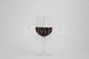 赤ワインとグラスの写真・フォト