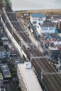 街並みと電車（総武線）を見下ろした写真・フォト素材