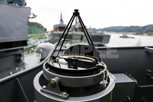 観艦式の写真「羅針盤 」 艦名とね