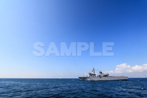 観艦式の写真「463うらが」青空と海