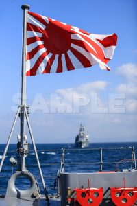 観艦式の写真「自衛艦旗」 艦名とね 観艦式,護衛艦,日本
