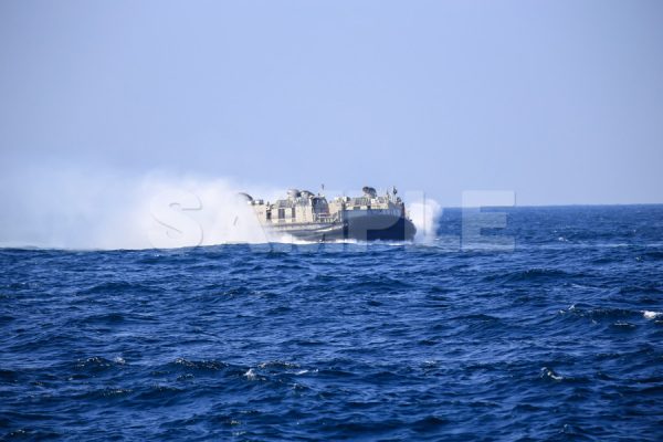 観艦式の写真「LCAC エア・クッション型揚陸艇」観艦式,護衛艦,日本,海,無料の写真