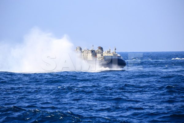 観艦式の写真「LCAC　エア・クッション型揚陸艇」観艦式,護衛艦,日本,海,無料の写真