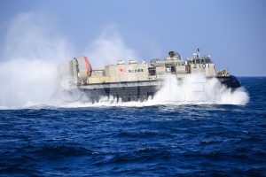 観艦式の写真「LCAC　エア・クッション型揚陸艇」観艦式,護衛艦,日本,海,無料の写真