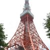 斜めから見上げる東京タワーの写真・フォト