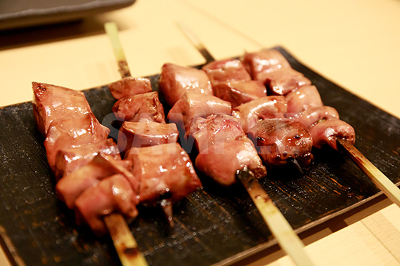 レバー(焼鳥・串)の写真・フォト素材