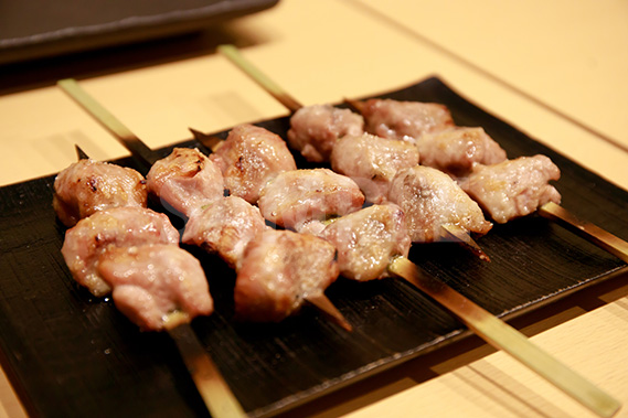 内もも（焼鳥・串）の写真・フォト素材