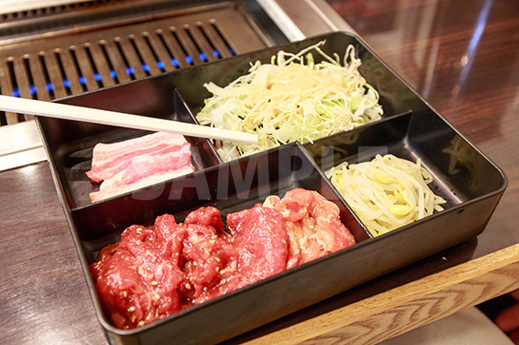ロース定食(焼肉)の写真・フォト素材