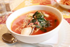 広島産カキとほうれん草のスープパスタの写真・フォト素材