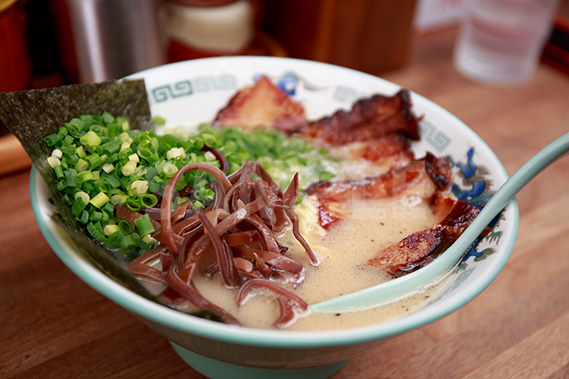 とんこつラーメンの写真・フォト素材