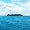 青い海に浮かぶ島