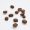 コーヒー豆が無造作に散らばる写真（横）